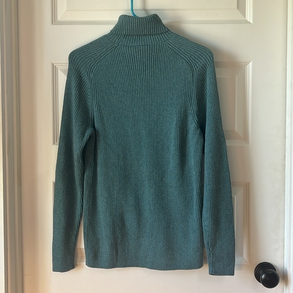 H&M turtleneck lightweight sweater - Picture 2 of 7